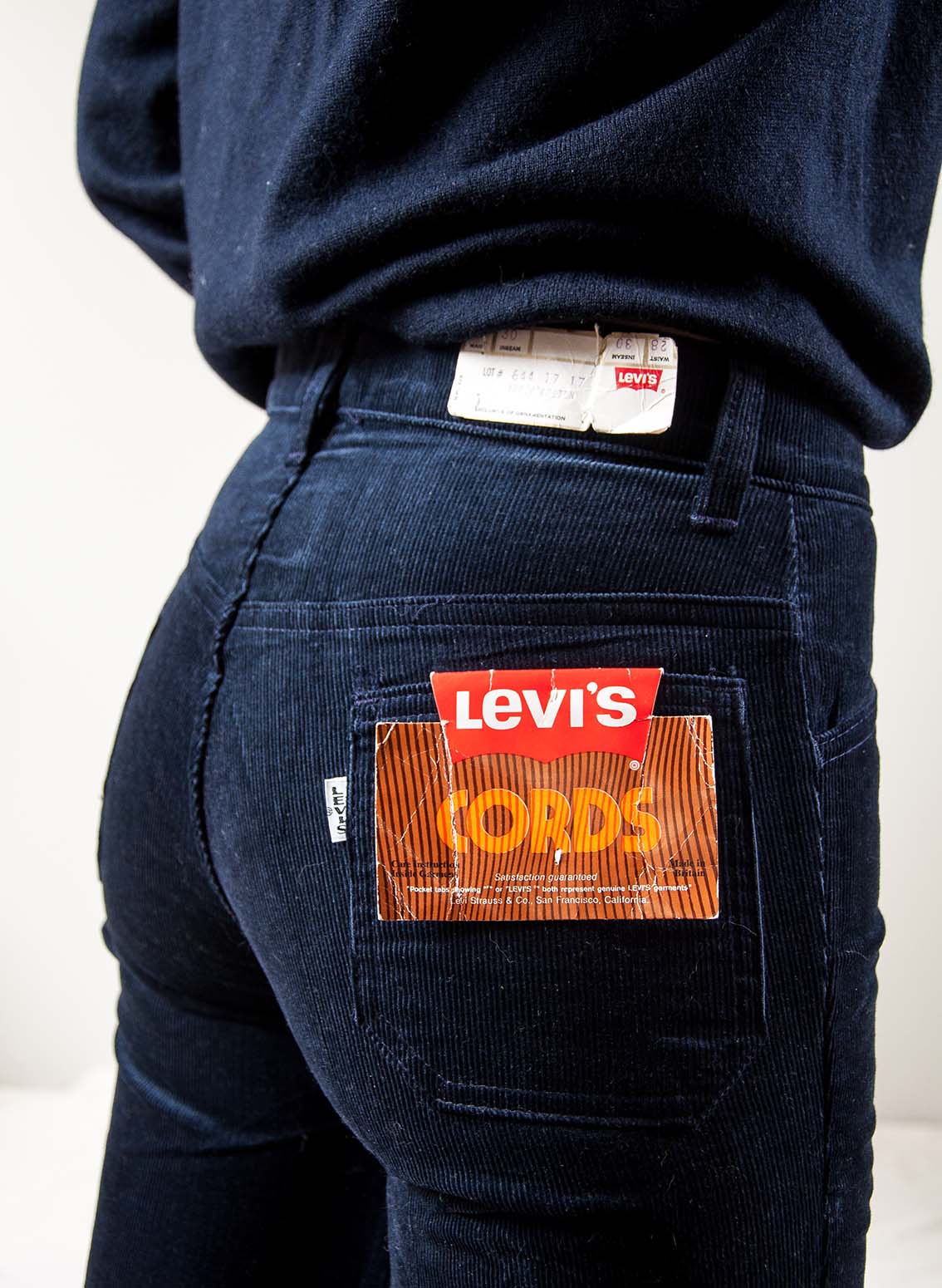The dead stock corduroy Levis – Size 25 inch – ANDPAUSE