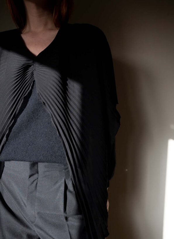 The pleated sheer wool knit - Size up to 40 - Image 4