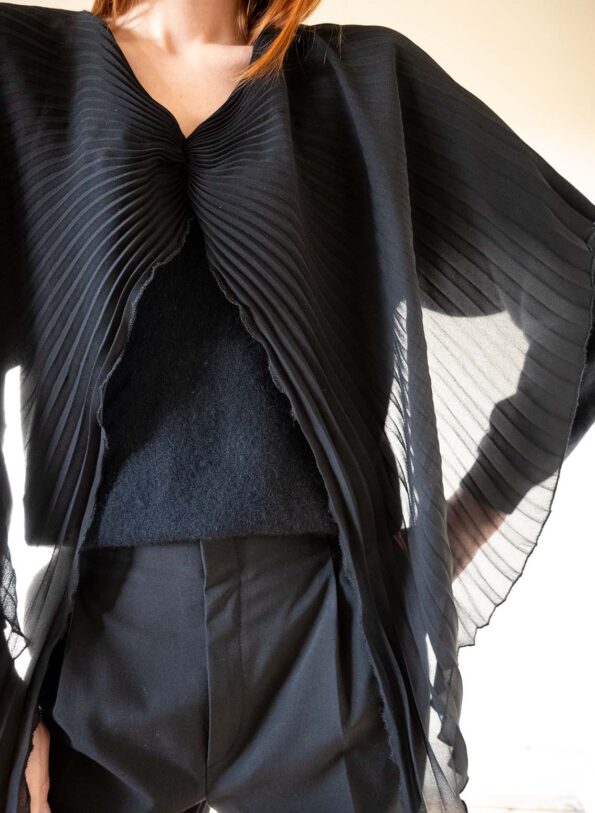 The pleated sheer wool knit - Size up to 40 - Image 5