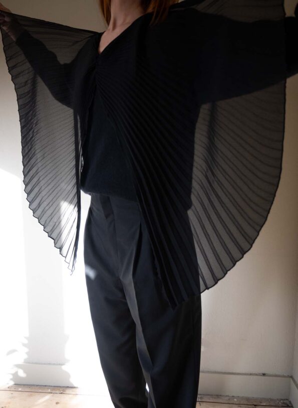 The pleated sheer wool knit - Size up to 40 - Image 8