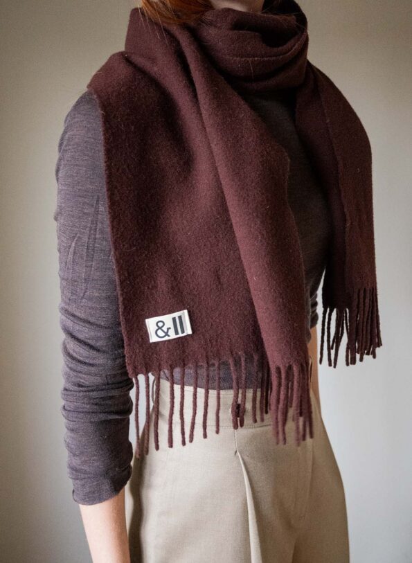 The 100% wool brown scarf - Image 4