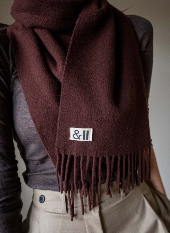 The 100% wool brown scarf - Image 2
