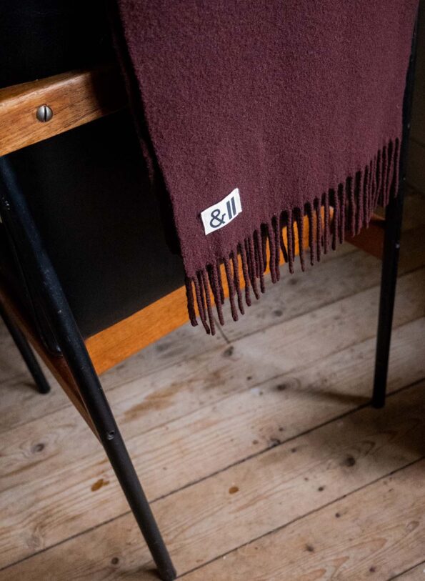The 100% wool brown scarf