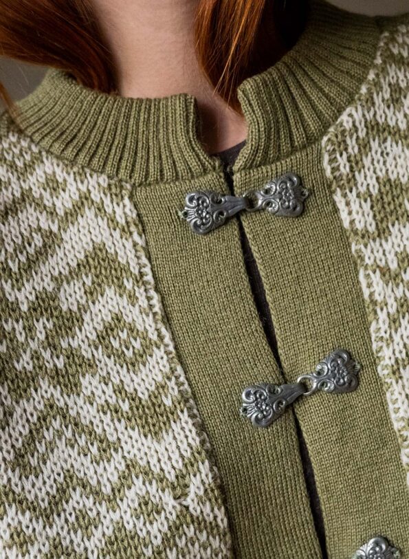 The olive green highland knit in 100% wool - Size up to 40 - Image 3