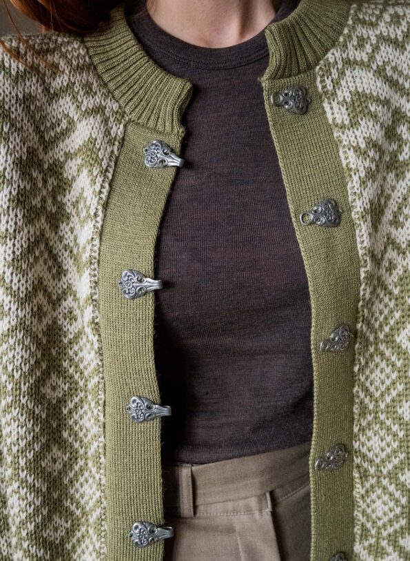 The olive green highland knit in 100% wool - Size up to 40 - Image 4
