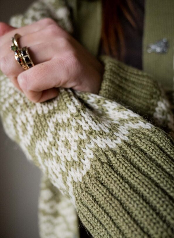The olive green highland knit in 100% wool - Size up to 40 - Image 5