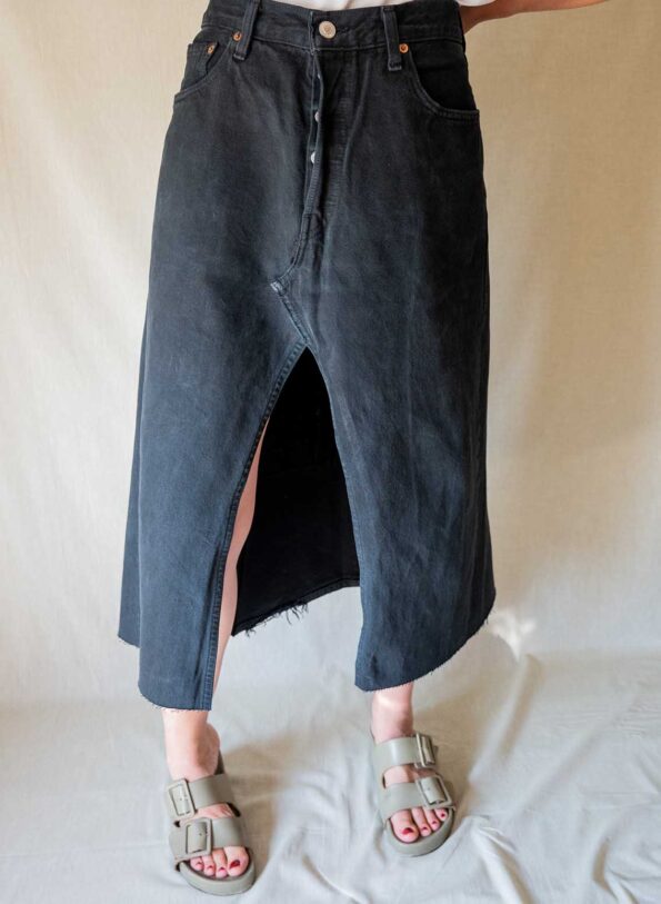 Andpause upcycled: The Levi’s 501 denim skirt - Size M up to L