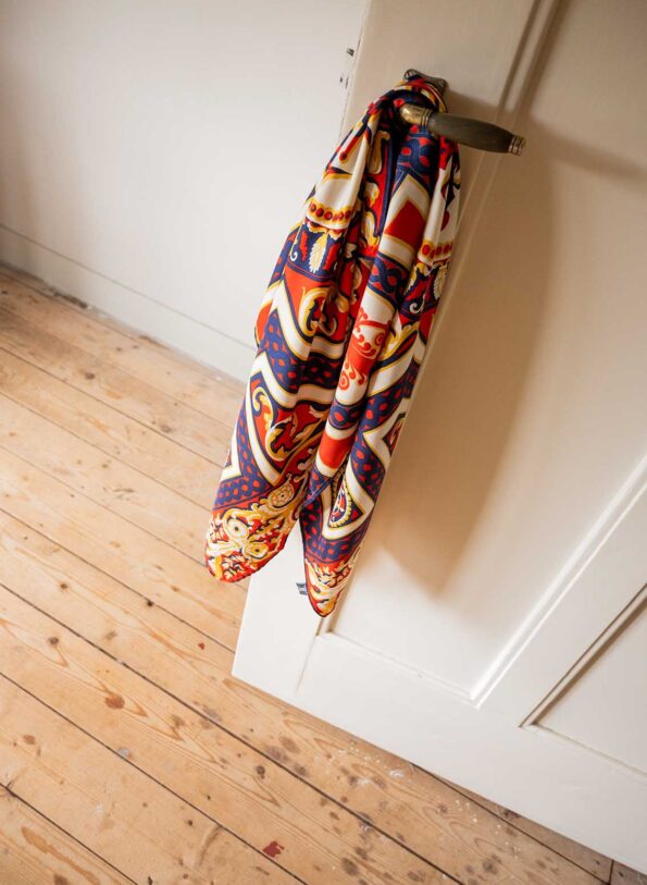 The 100% silk scarf by HARRODS - Image 7
