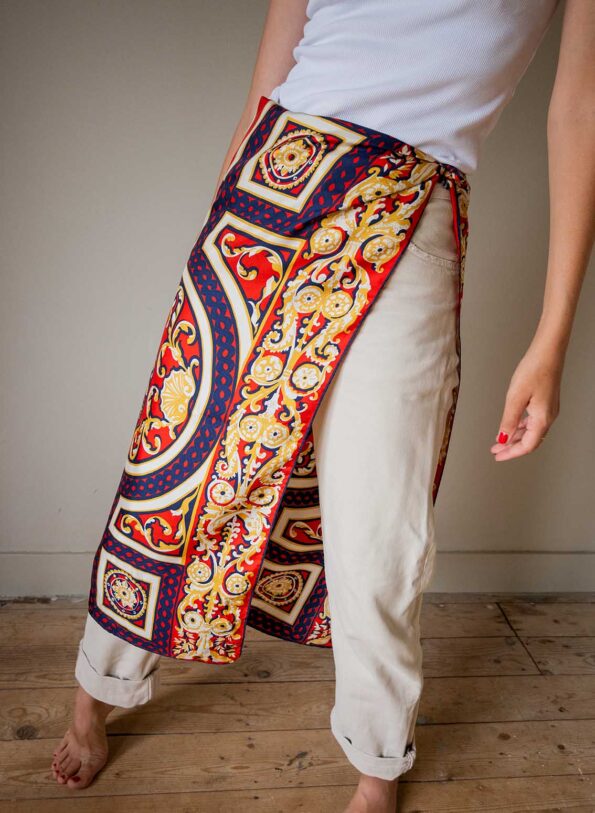 The 100% silk scarf by HARRODS - Image 3