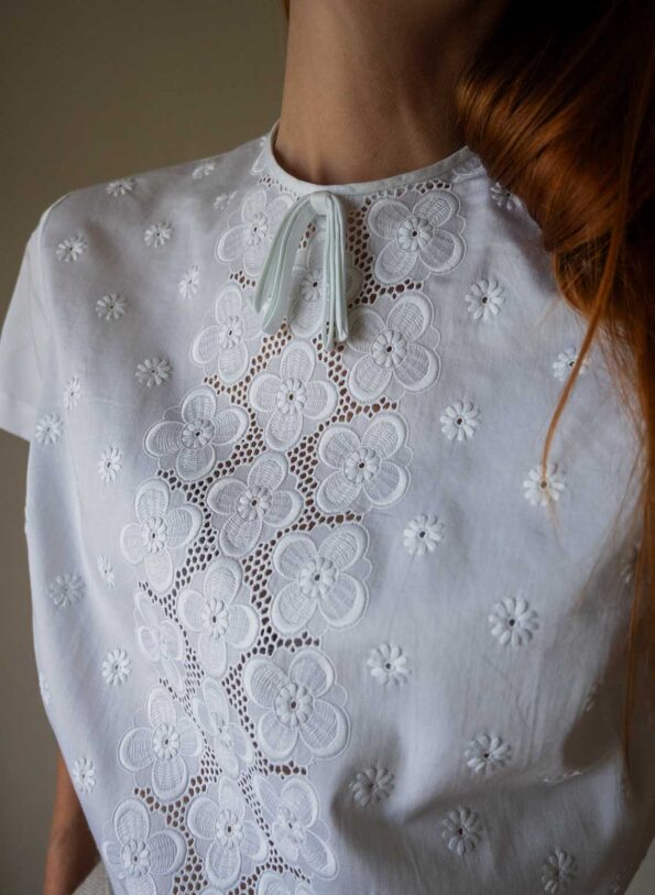 The embroidered 1950’s cotton blouse - Size up to 38 - Image 7
