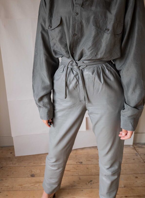 The graphite grey 100% silk blouse - Size up to 42 - Image 7