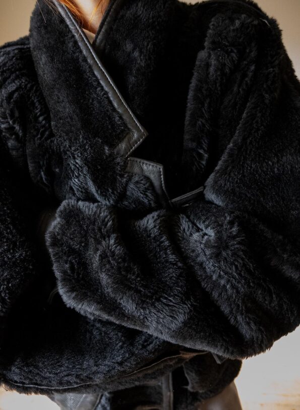 The Black shearling coat - Size up to 42 - Image 5