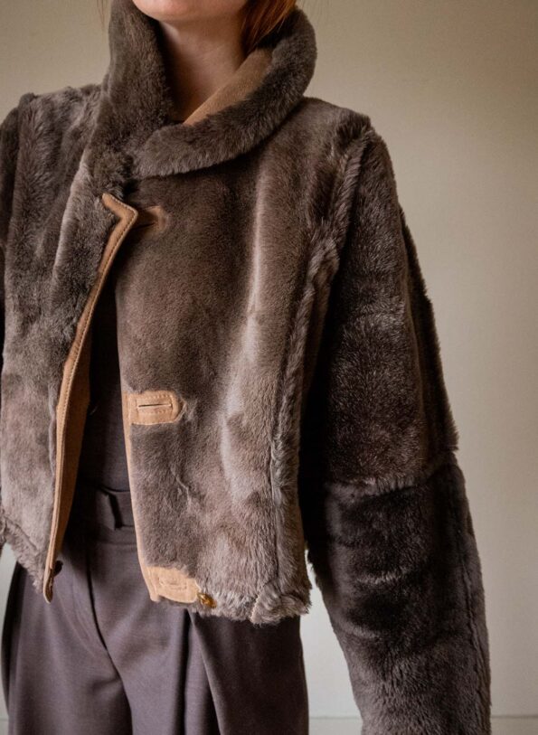 Andpause upcycled: The cropped brown lammy coat - Size up to 40 - Image 6