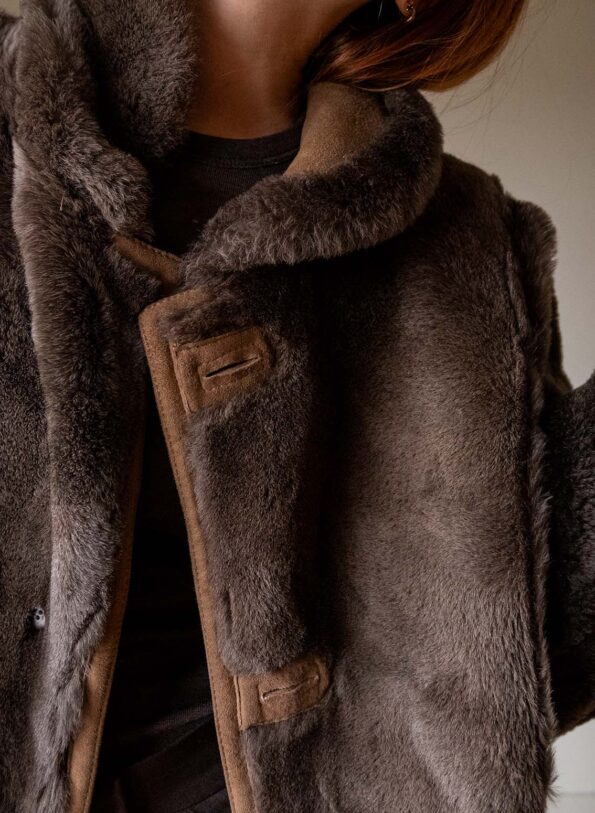 Andpause upcycled: The cropped brown lammy coat - Size up to 40 - Image 7