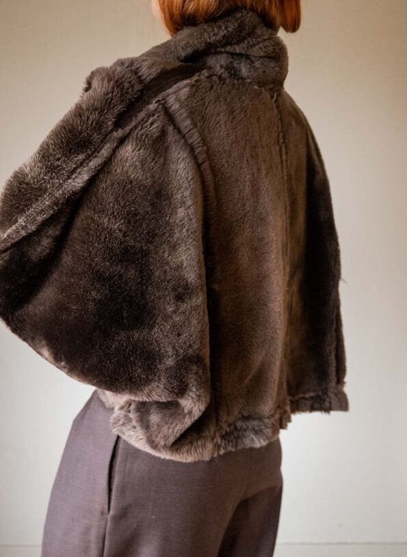 Andpause upcycled: The cropped brown lammy coat - Size up to 40 - Image 8