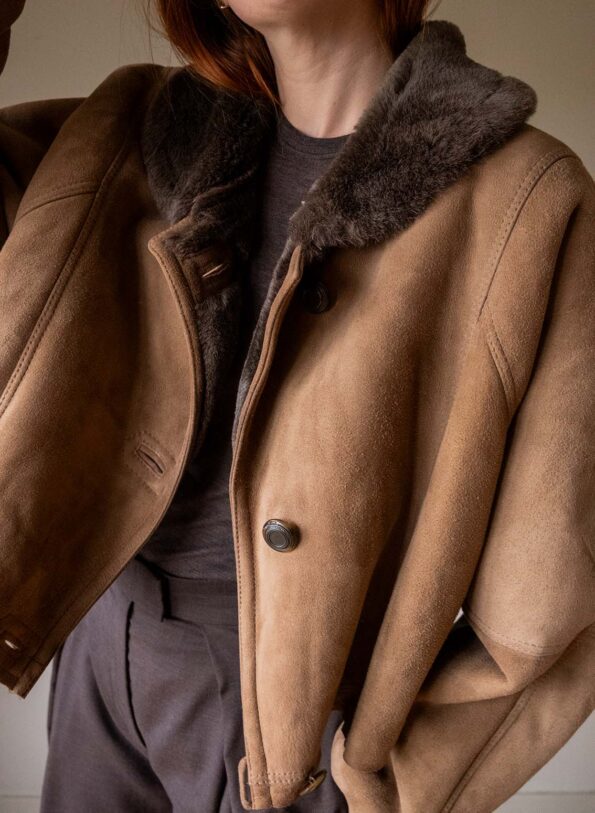 Andpause upcycled: The cropped brown lammy coat - Size up to 40 - Image 9