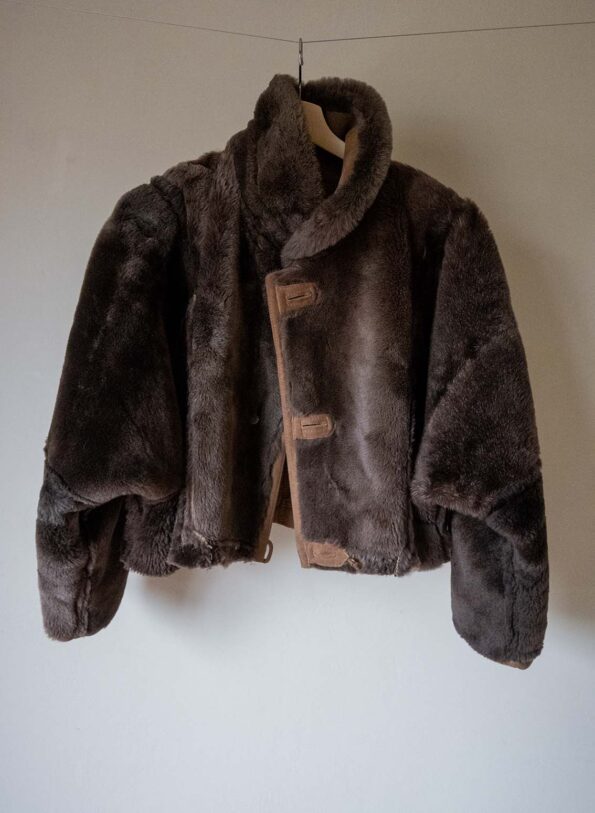 Andpause upcycled: The cropped brown lammy coat - Size up to 40 - Image 3