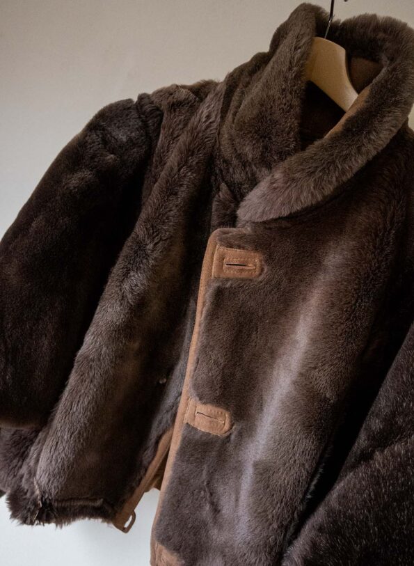 Andpause upcycled: The cropped brown lammy coat - Size up to 40 - Image 13