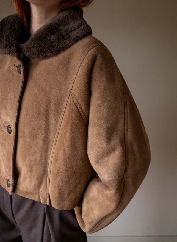 Andpause upcycled: The cropped brown lammy coat - Size up to 40 - Image 10