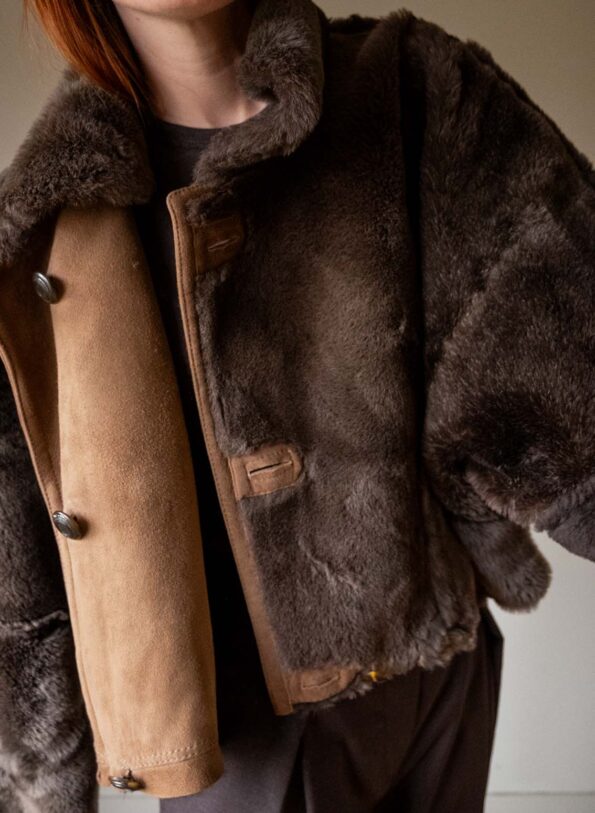 Andpause upcycled: The cropped brown lammy coat - Size up to 40 - Image 12