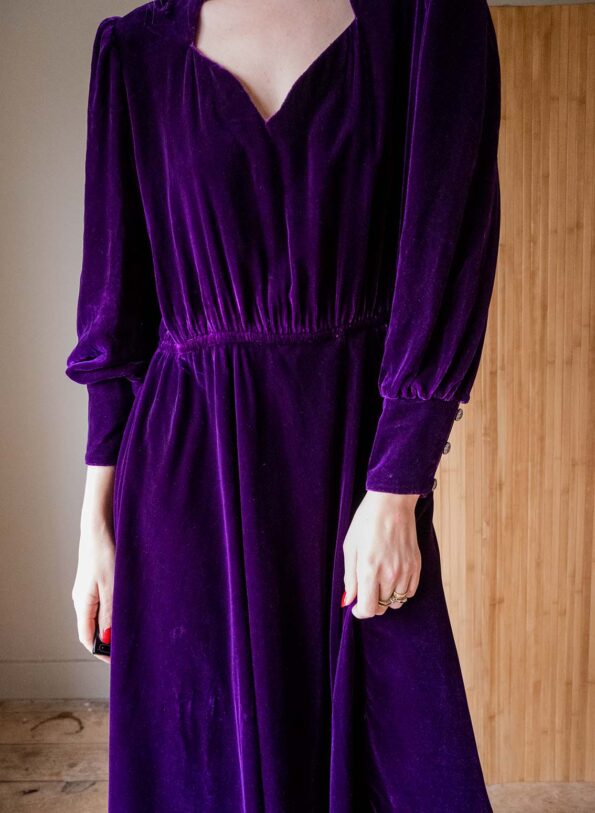 The silk velvet violet dress with heart shaped neckline, Size up to 38 - Image 10