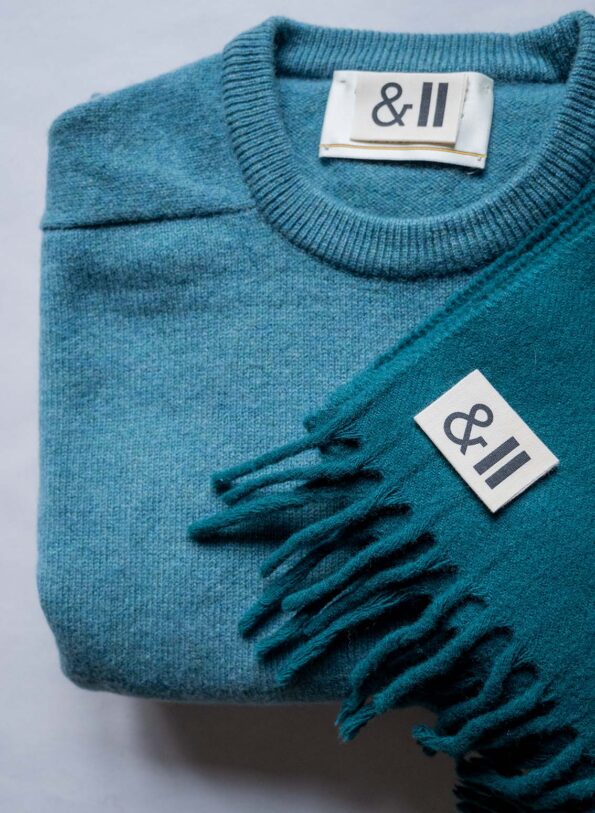 The 100% wool GIANNI VERSACE scarf - Image 4