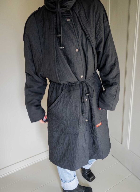 The padded black 80’s coat - Size up to 40 - Image 7