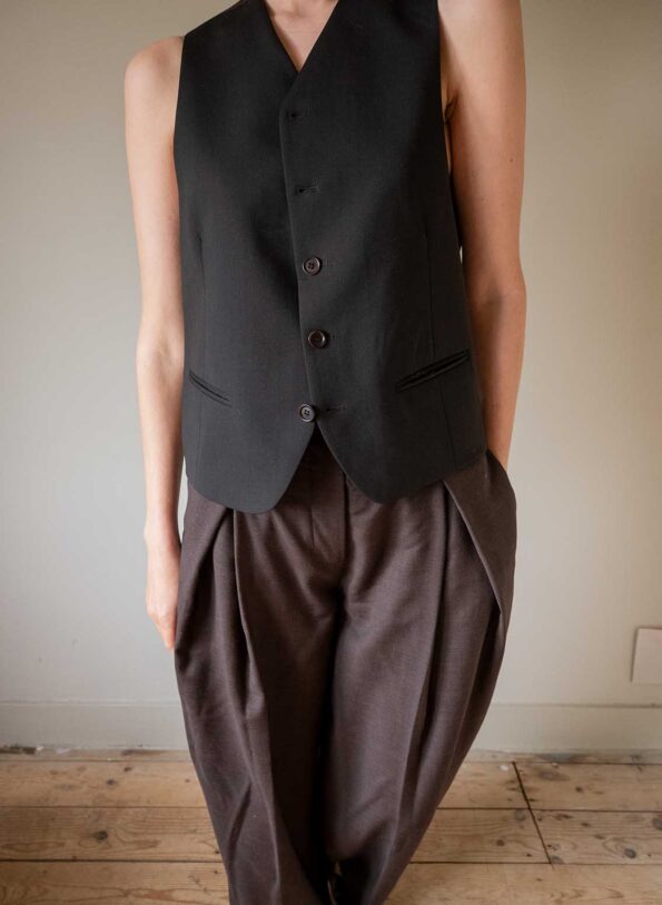 &II upcycled: The deep brown waistcoat in wool - Size up to 38 - Image 4