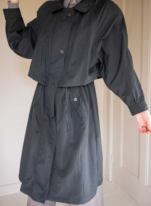 The lightweight black trench inspired 80’s coat - Size up to M - Image 4