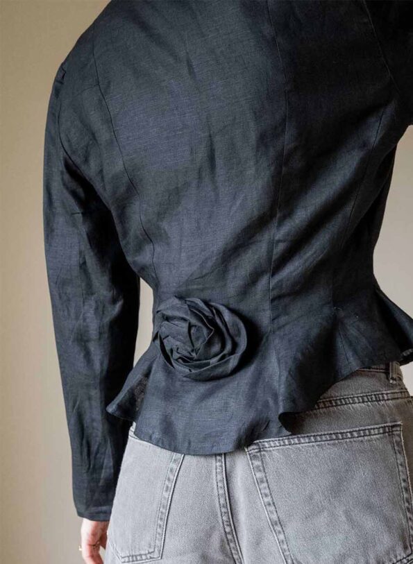 The black linen rose detailed blazer - Size up to XS