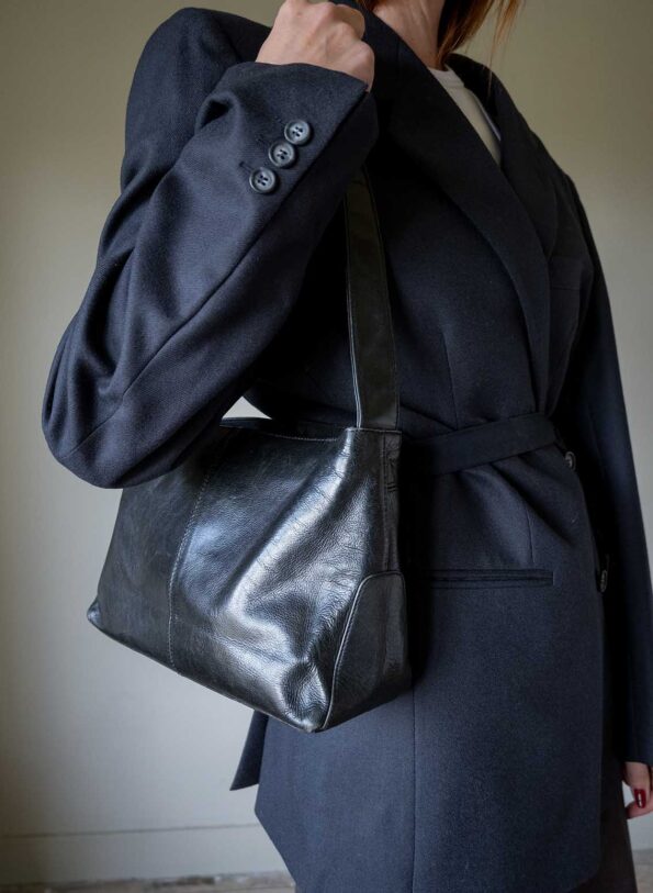 The leather black bag - Image 6