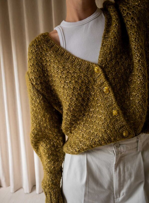 The hand knitted olive green cardigan - Size up to L