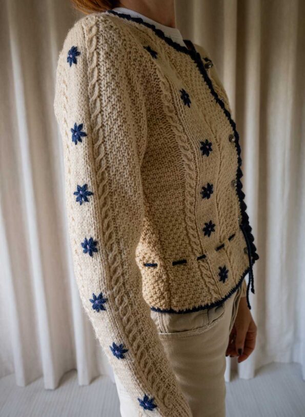 The 100% wool handmade knitted flower cardigan - Image 4