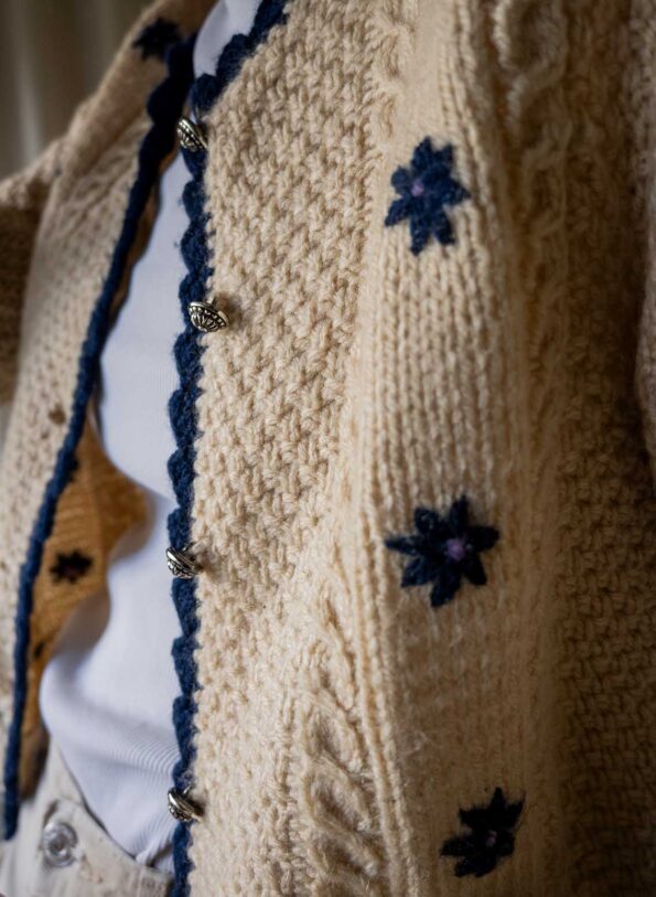 The 100% wool handmade knitted flower cardigan - Image 6