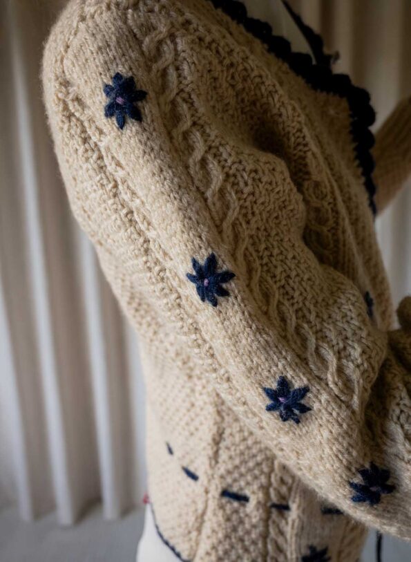 The 100% wool handmade knitted flower cardigan - Image 7