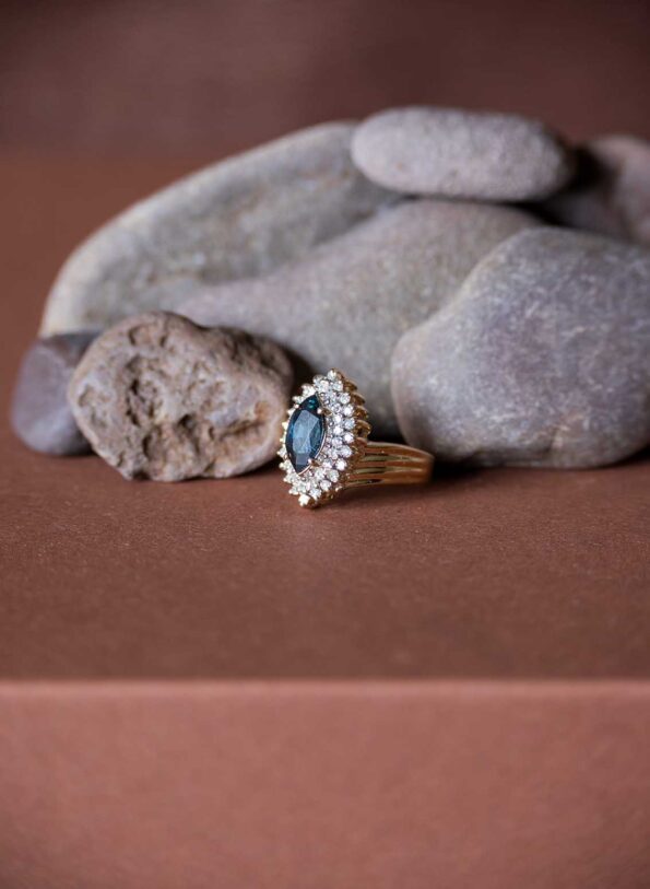 The bold classic sapphire and diamond ring - Image 9
