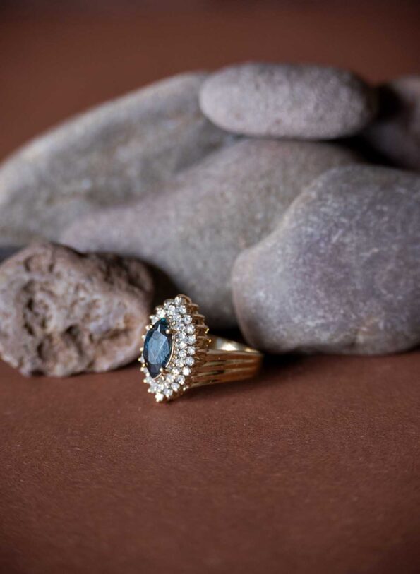 The bold classic sapphire and diamond ring - Image 3