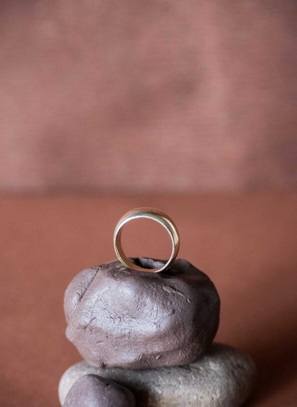 The simplicity bold ring in 124k gold - Image 6