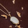 The engraved 14K gold locket - Image 4