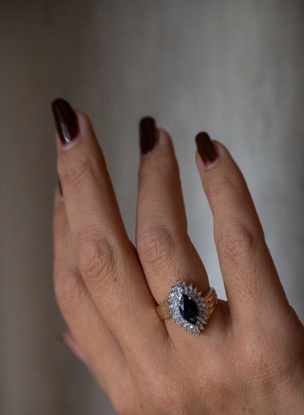 The bold classic sapphire and diamond ring - Image 2