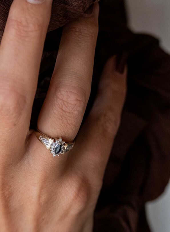 The real diamond and sapphire 14k gold classic ring