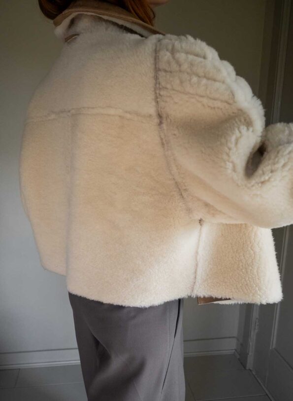 &II upcycled: The cropped lammy coat - Size up to L - Image 12