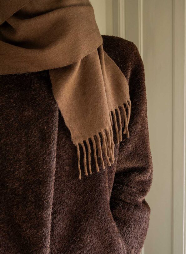 The 100% wool dark brown scarf - Image 3