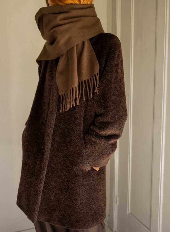 The 100% wool dark brown scarf - Image 2