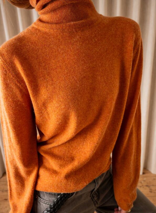 The 100% cashmere warm orange turtle - Size up to 40 - Image 4