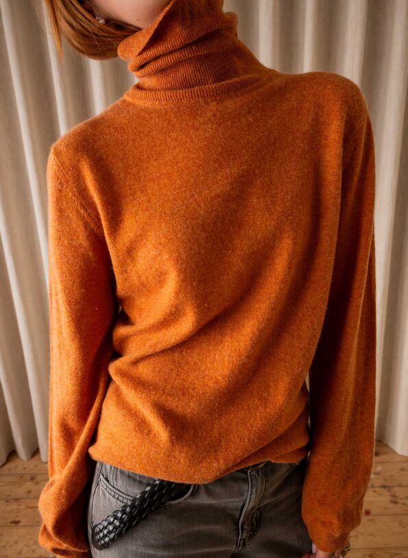 The 100% cashmere warm orange turtle - Size up to 40 - Image 5