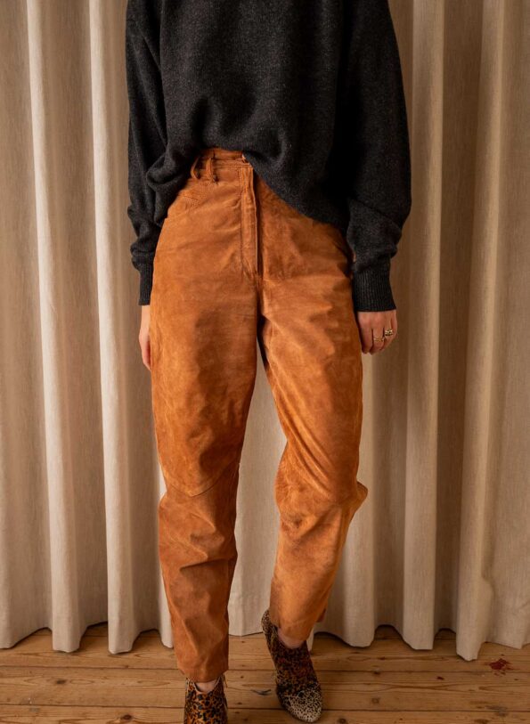 The 100% suede cognac tapered pant - Size up to XS - Image 4