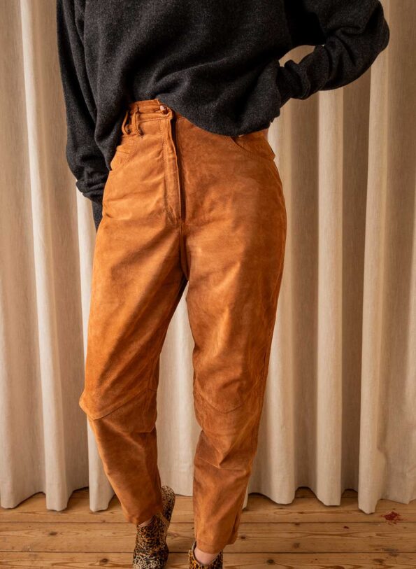 The 100% suede cognac tapered pant - Size up to XS