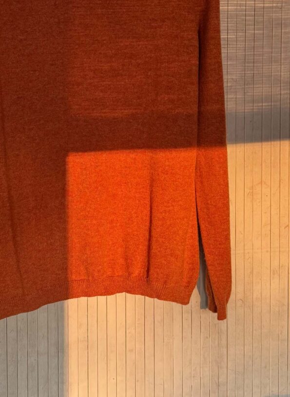 The 100% cashmere warm orange turtle - Size up to 40 - Image 3