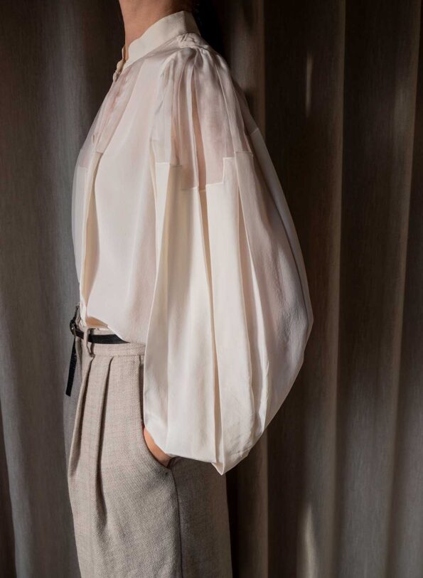 The Gianna bertio 100% silk highly detailed blouse - Size up to M - Image 6